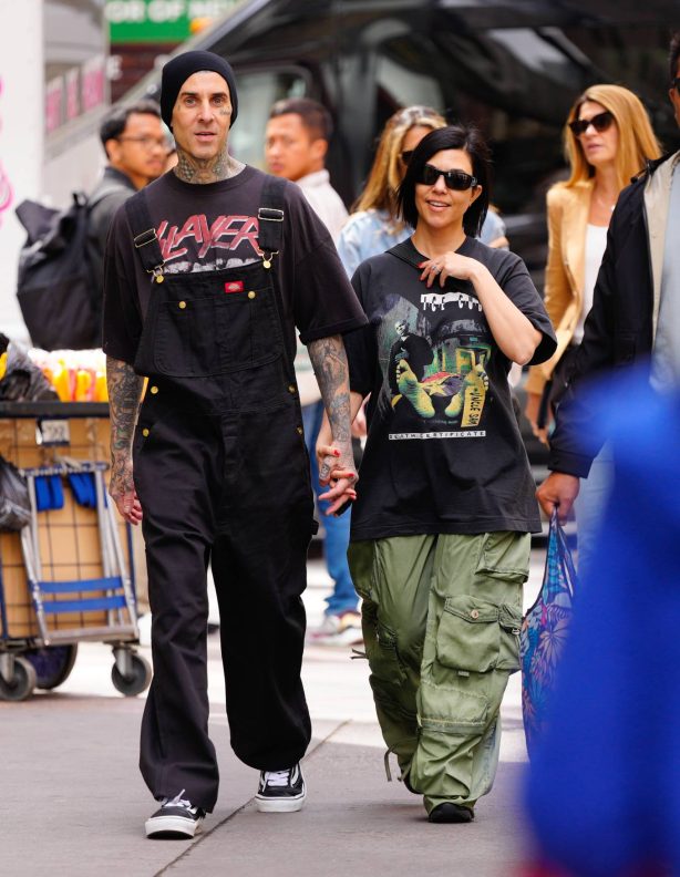 Kourtney Kardashian - Spotted on a stroll in New York