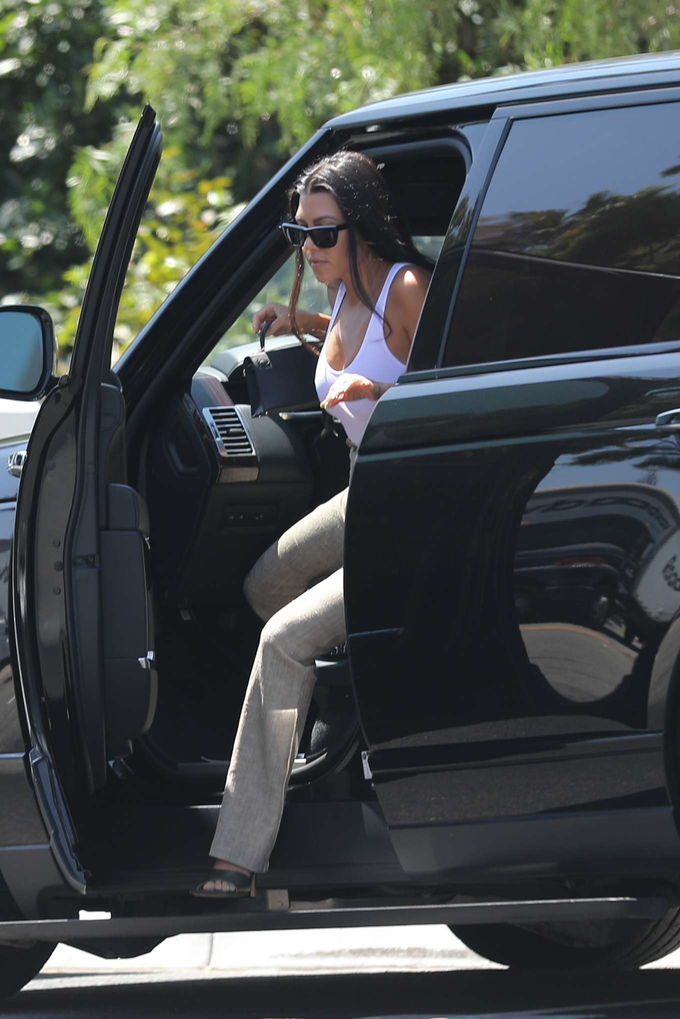 Kourtney Kardashian â€“ Steps out in Beverly Hills