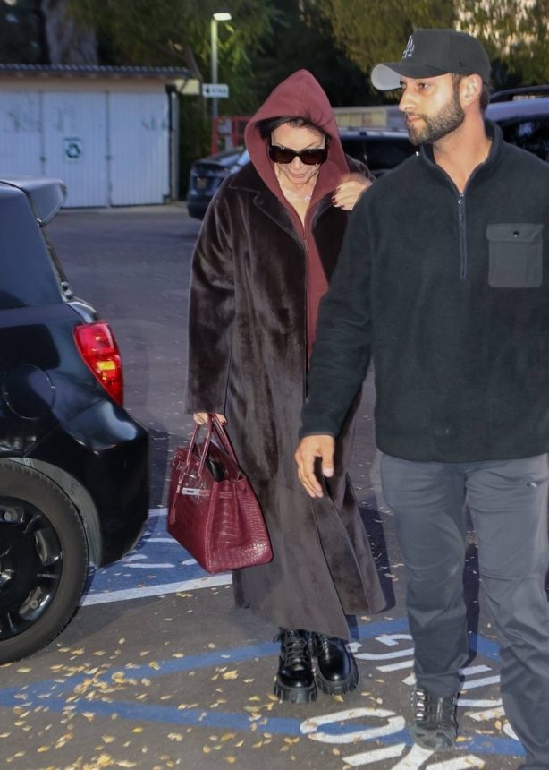 Kris Jenner - Attends Saint's basketball game in Los Angeles
