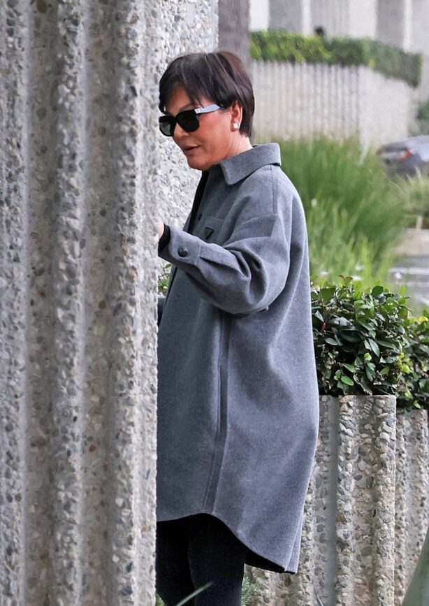 Kris Jenner - Spotted at a KUWTK offices in Burbank
