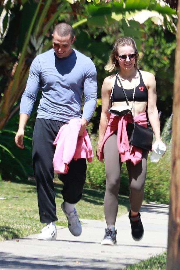 Kristen Bell - Arrives at gym in Los Feliz