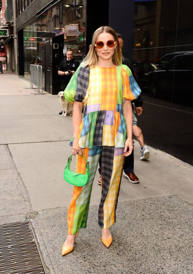 Kristen Bell - In colorfull outfit outside 'Good Morning America' in NYC