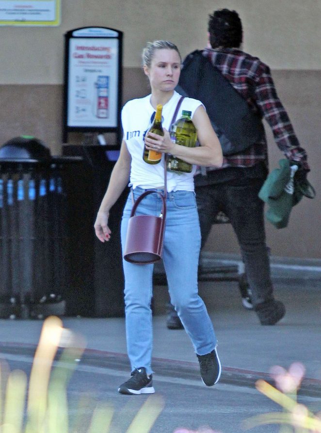 Kristen Bell in Jeans - Shopping in Los Angeles