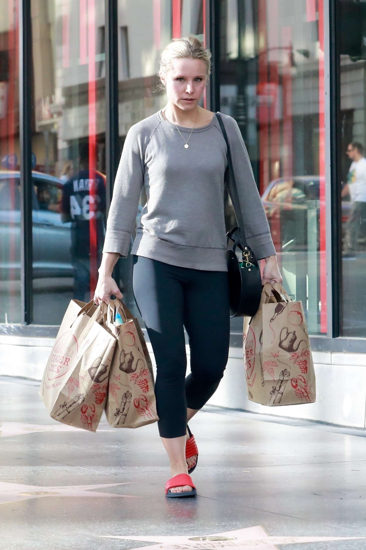 Kristen Bell Tights Shopping Trader Joe s Hollywood GotCeleb
