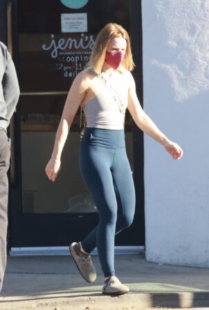Kristen Bell – Leggy in Shorts in West Hollywood – GotCeleb