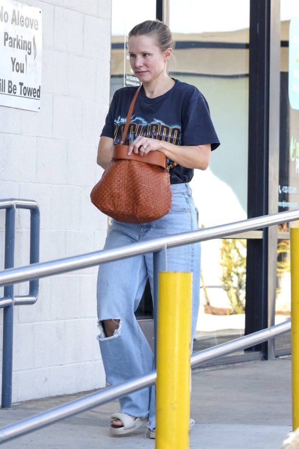 Kristen Bell - Is seen at local pharmacy store in Los Feliz
