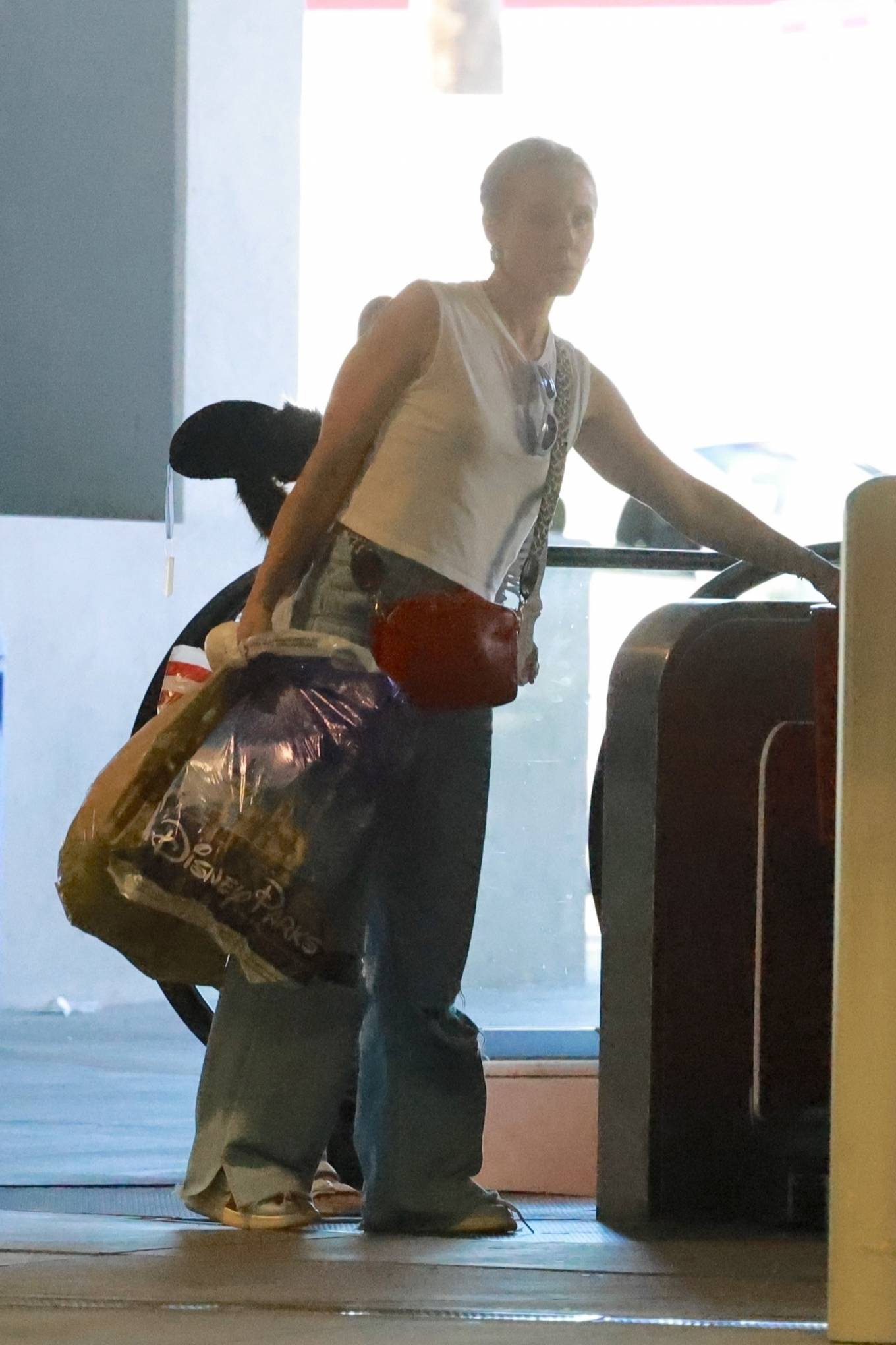 Kristen Bell 2022 : Kristen Bell – is spotted leaving Target in Los Angeles-04