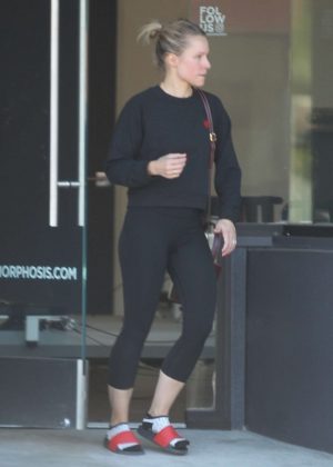 Kristen Bell - Leaving her pilates in Los Angeles