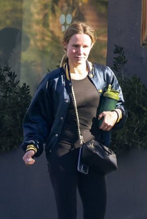 Kristen Bell - Leaving Metamorphosis Studios in stylish attire in Los Feliz