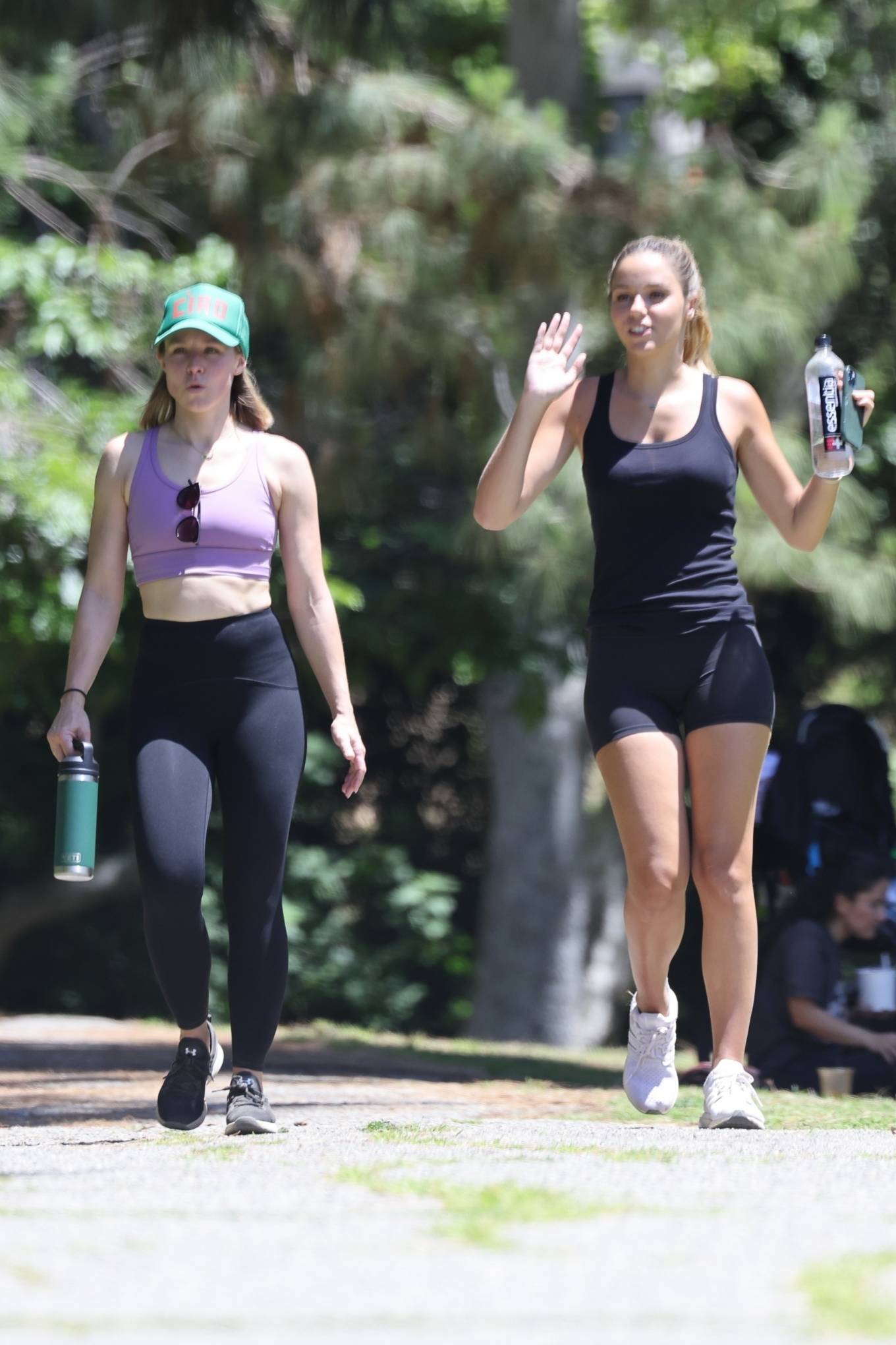 Kristen Bell 2022 : Kristen Bell – On a walk with a friend through Los Feliz-08