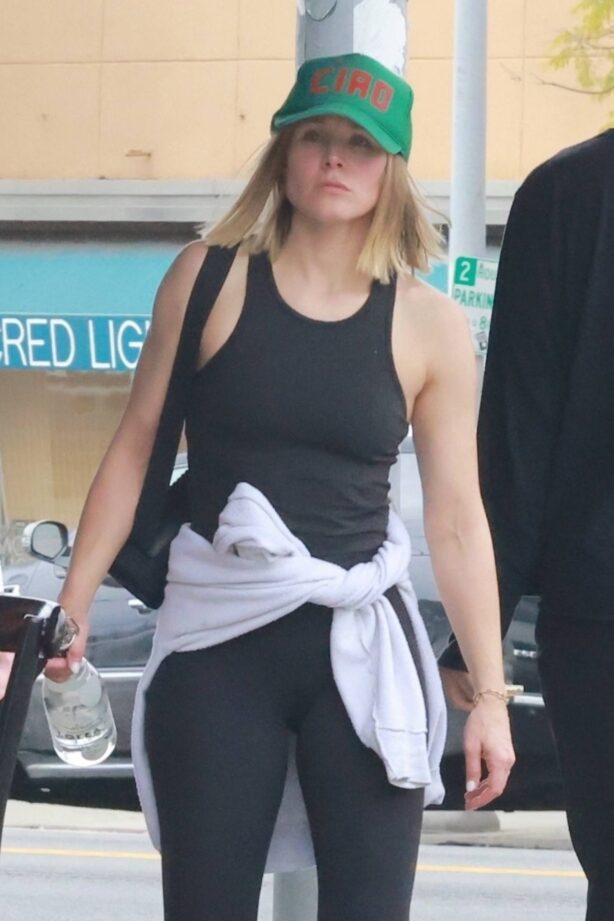 Kristen Bell - Out for a morning workout in Los Feliz