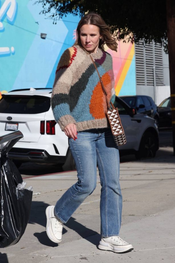 Kristen Bell - Out for a walk in Los Feliz
