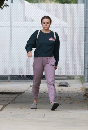 Kristen Bell - Out in a pink sweatpants in Los Angeles