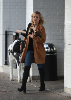 Kristen Bell - Picks up lots of food from Joans On Third in LA