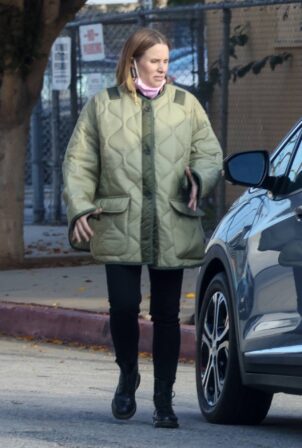 Kristen Bell - Running errand on a chilly day in L.A.