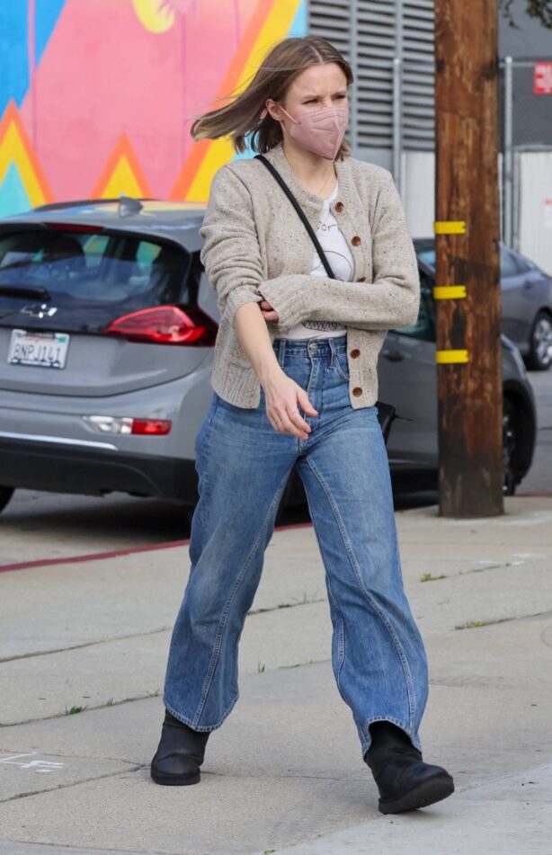 Kristen Bell - Running errands near her home in Los Angeles