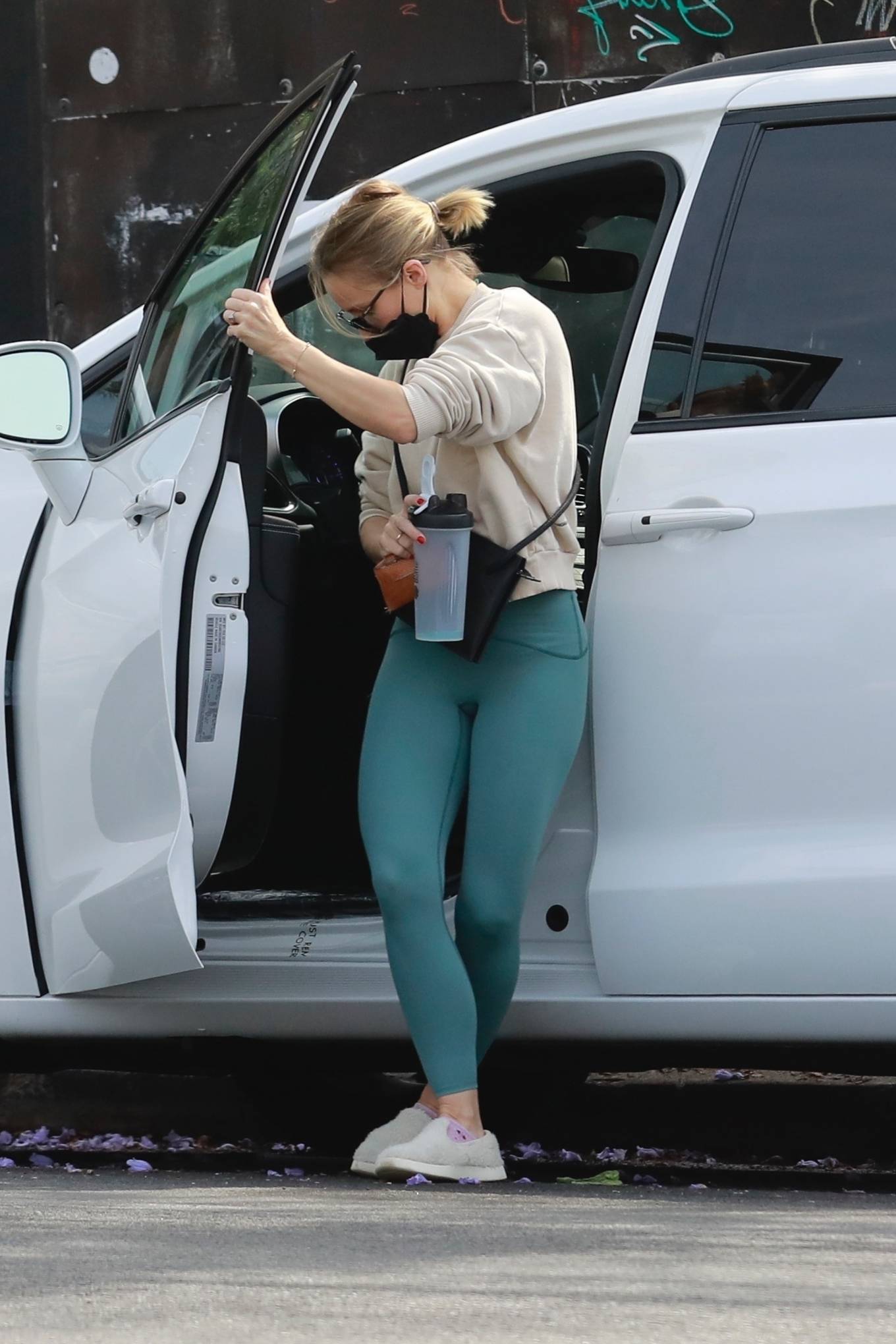 Kristen Bell 2021 : Kristen Bell – Seen at the gym in Los Feliz-11