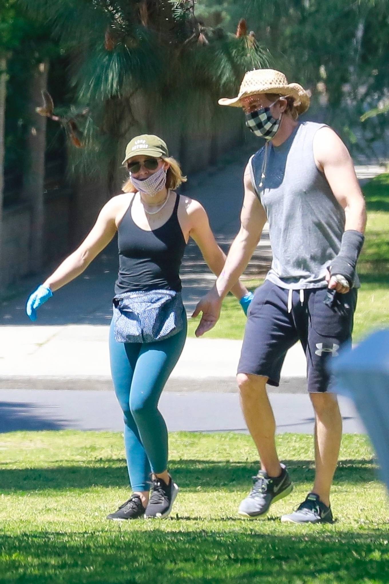 Kristen Bell â€“ Spotted at Griffith Park in Los Angeles