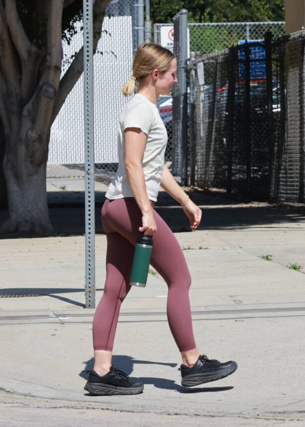 Kristen Bell - Steps out for a workout session in Los Angeles