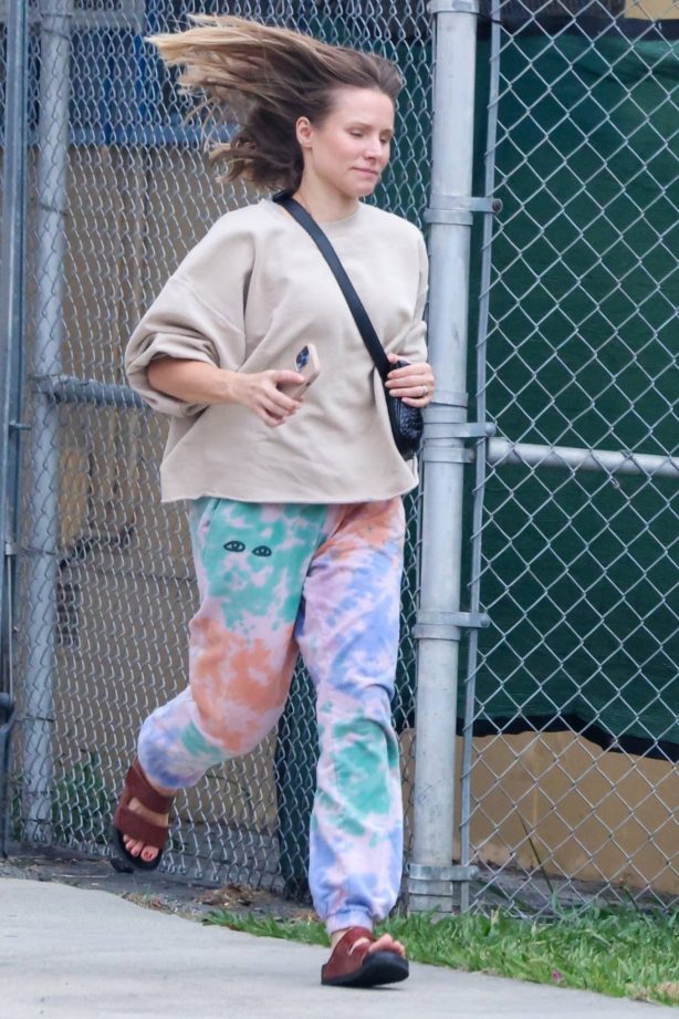 Kristen Bell - Was spotted in Los Angeles