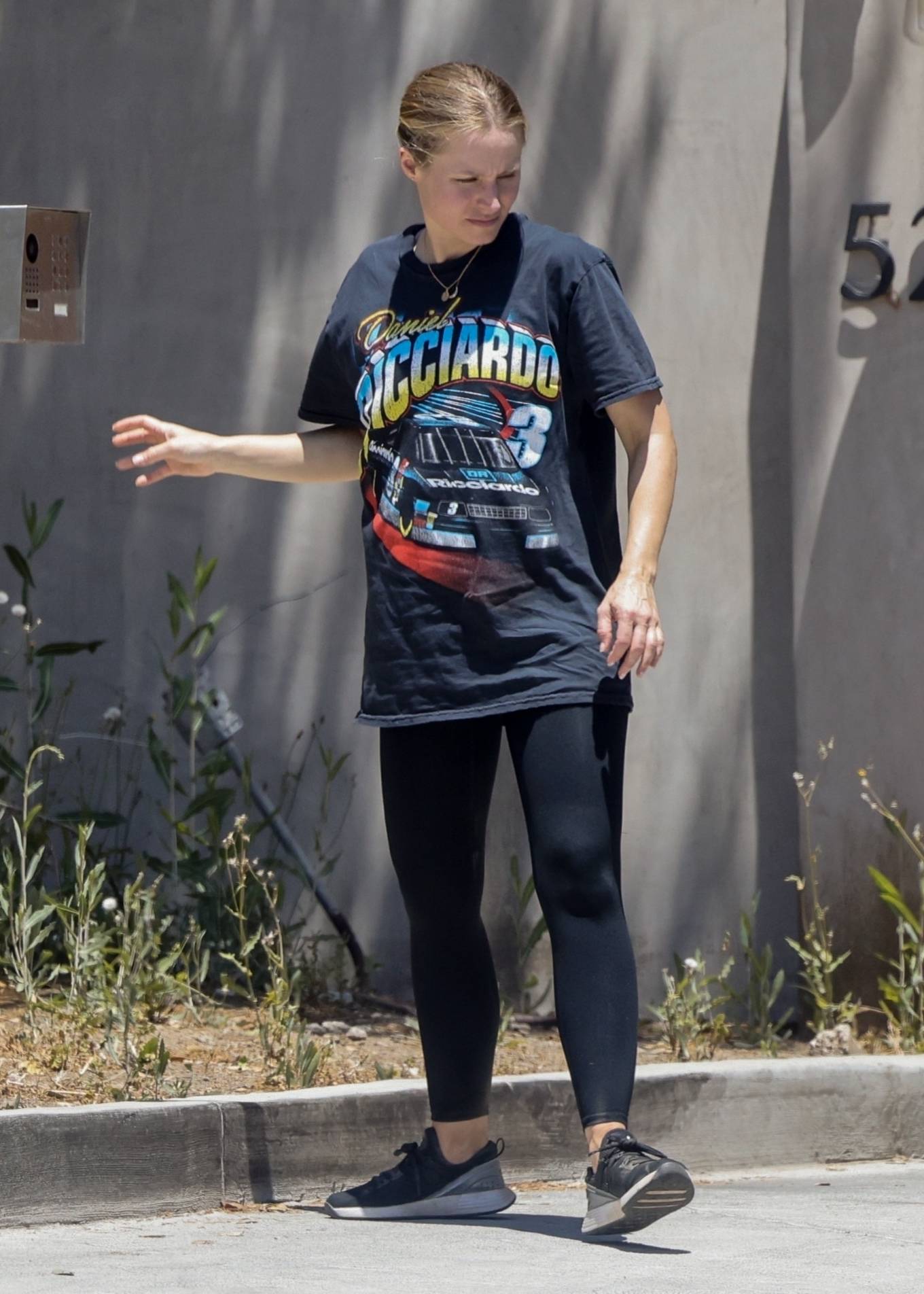 Kristen Bell 2022 : Kristen Bell – Wearing a Daniel Ricciardo tee and black leggings in Los Feliz-03