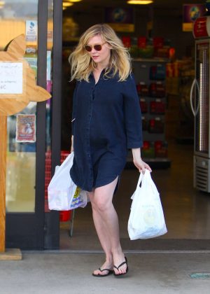 Kristen Dunst - Leaving at the PET store in LA