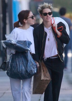 Kristen Stewart and Girlfriend Sara Dinkin - Grabs lunch at Cafe Gratitude in LA