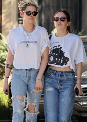 Kristen Stewart and Sara Dinkin - Out for lunch in LA