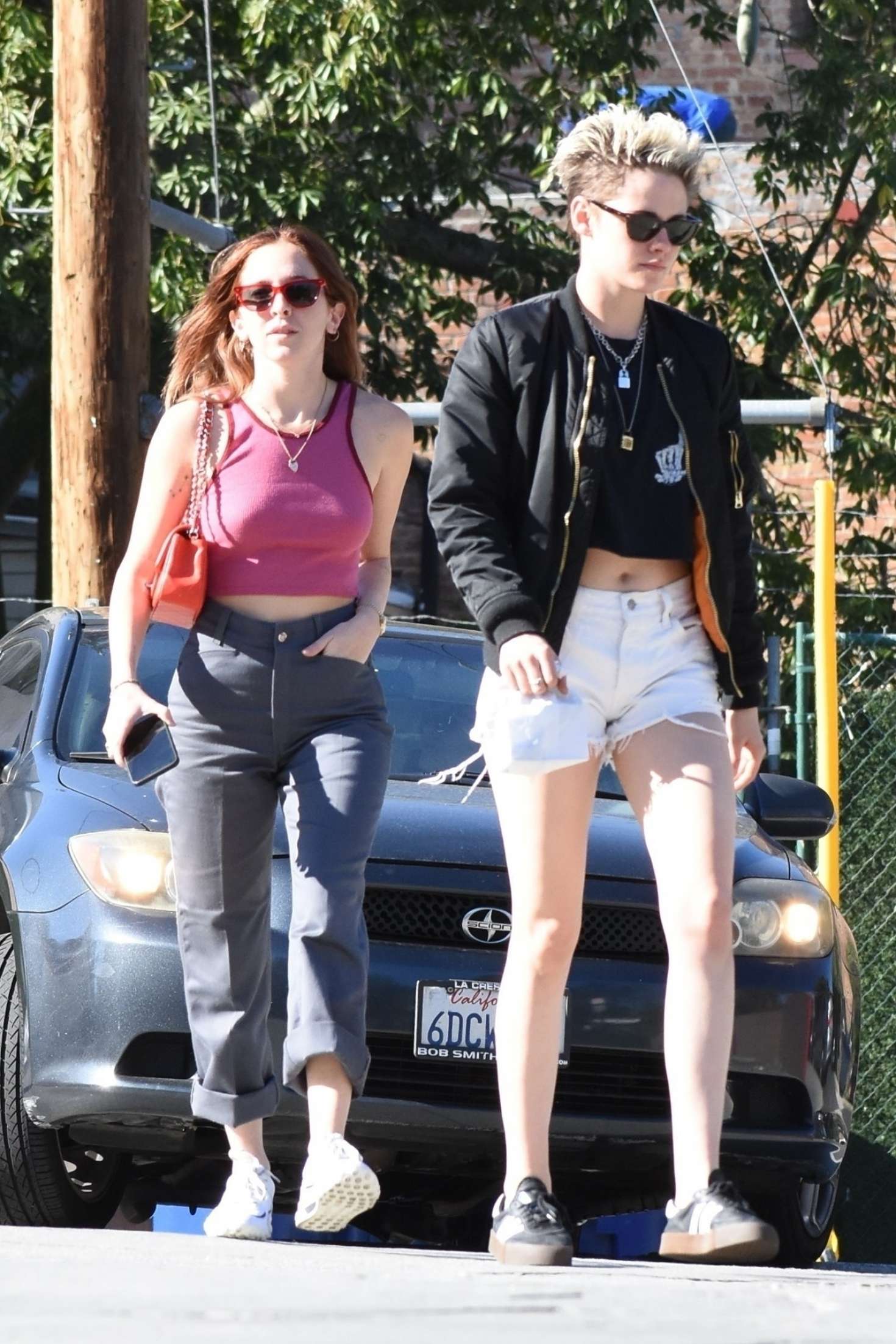 Kristen Stewart and Sarah Dinkin – Out for lunch in Los Angeles | GotCeleb
