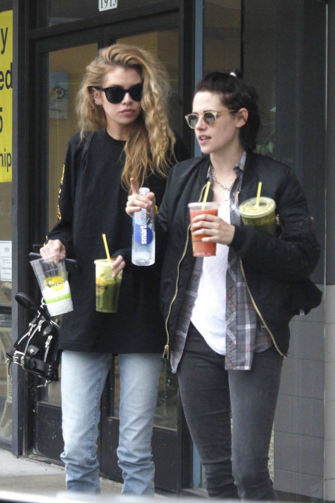Kristen Stewart and Stella Maxwell - Grab Smoothies in Silverlake