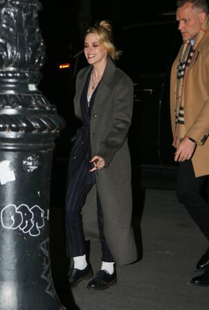 Kristen Stewart - Arrives at her hotel in New York