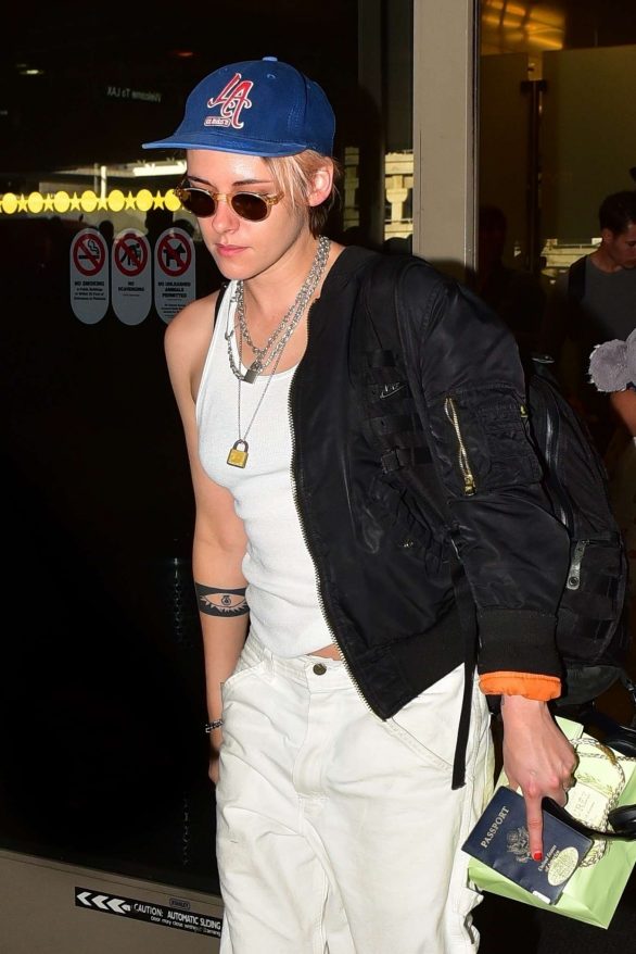 Kristen Stewart - Arrives at LAX airport in Los Angeles
