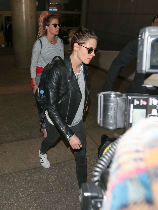 Kristen Stewart - Arrives at LAX Airport in Los Angeles