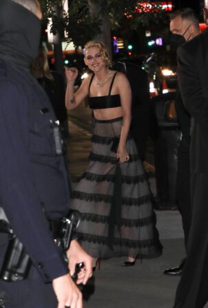 Kristen Stewart - Arrives at premiere of 'Spencer' in Los Angeles