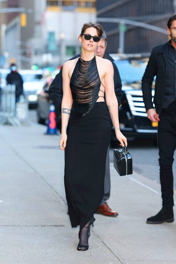 Kristen Stewart - Arrives to Ed Sullivan Theater in New York