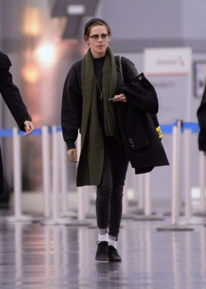 Kristen Stewart - Arriving at JFK Airport in NYC