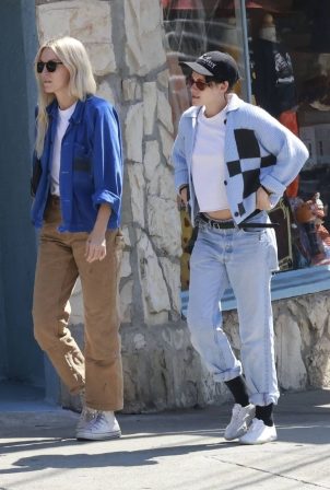 Kristen Stewart - Dylan Meyer leisurely lunch at Little Dom's with a friend in Los Feliz