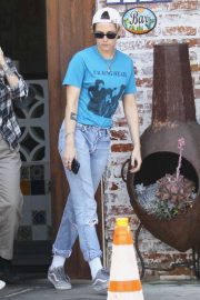 Kristen Stewart - Grabbing lunch at a Cantina in Los Angeles