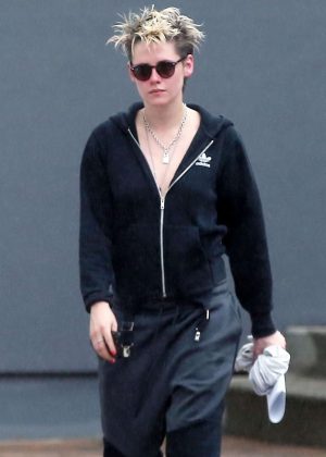 Kristen Stewart - Heading to a salon in LA