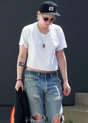 Kristen Stewart in Ripped Jeans leaving a health spa Los Angeles