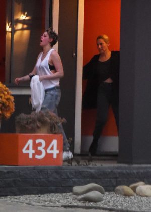 Kristen Stewart in Ripped Jeans Out in Los Angeles