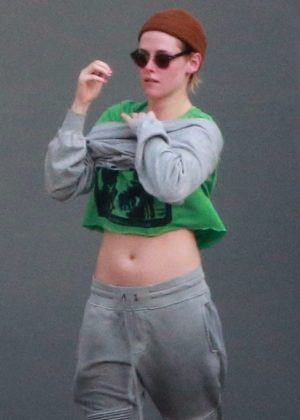 Kristen Stewart - Leaves a spa in Los Angeles