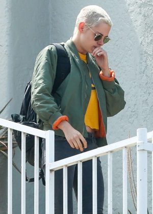 Kristen Stewart - Leaves her home in Los Angeles
