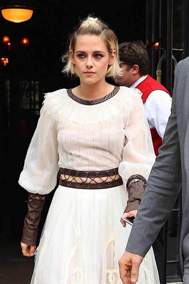 Kristen Stewart leaves her hotel in NY