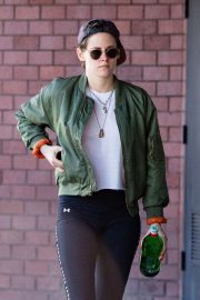 Kristen Stewart - Leaving a health spa in Hollywood
