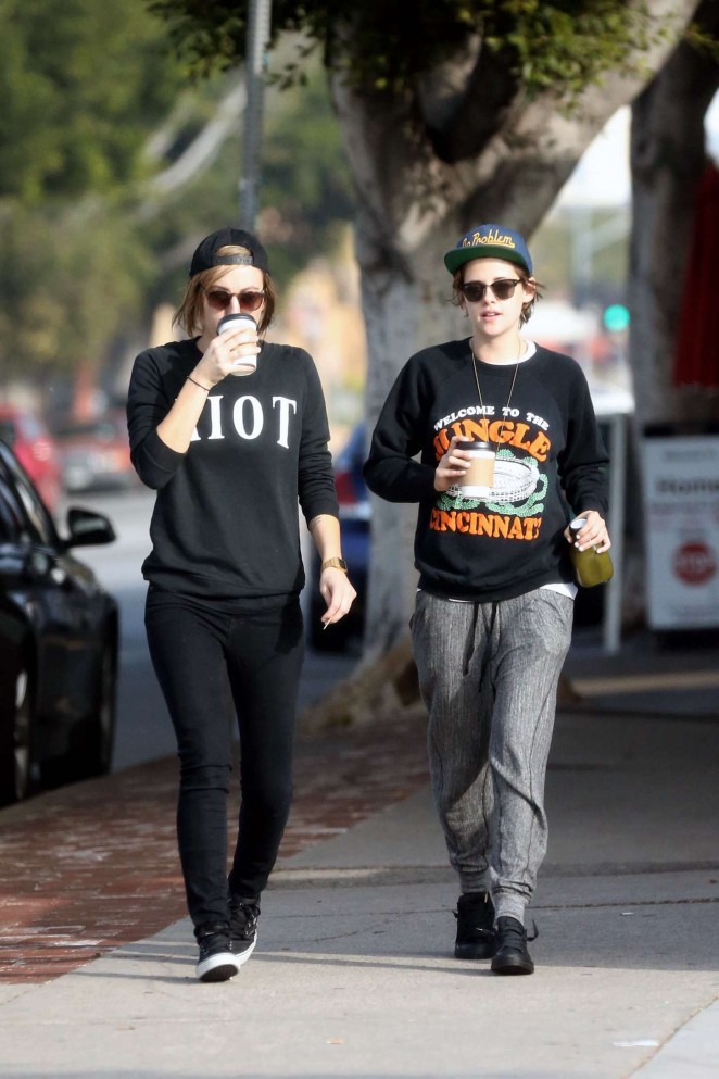 Kristen Stewart - Out with Alicia in LA