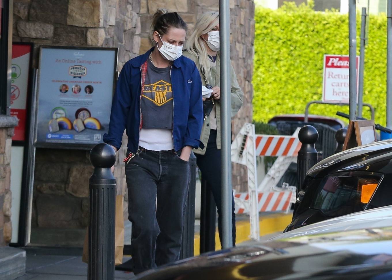 Kristen Stewart 2021 : Kristen Stewart – Rocks a Beastie Boys tee in Los Feliz-14