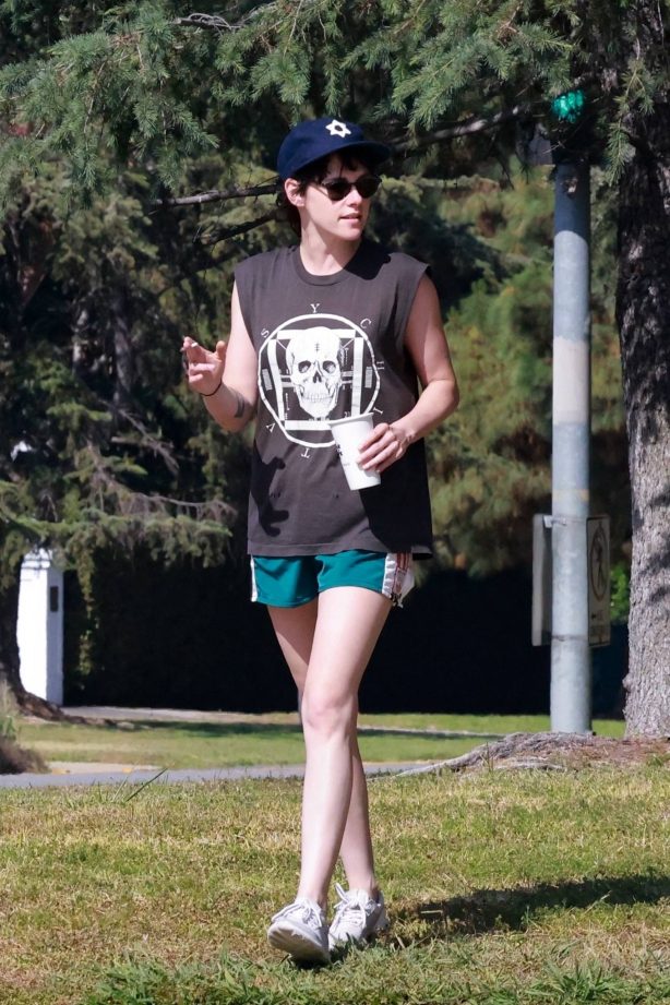 Kristen Stewart - Seen on the 4th of July with a friend in Los Feliz