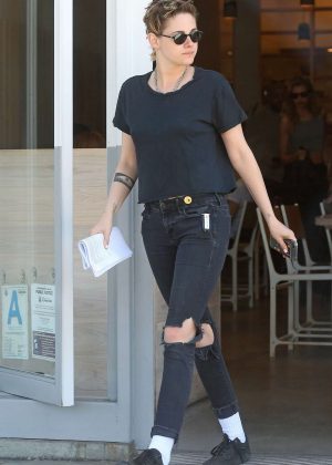 Kristen Stewart - Shopping at a vintage clothing store in Silver Lake