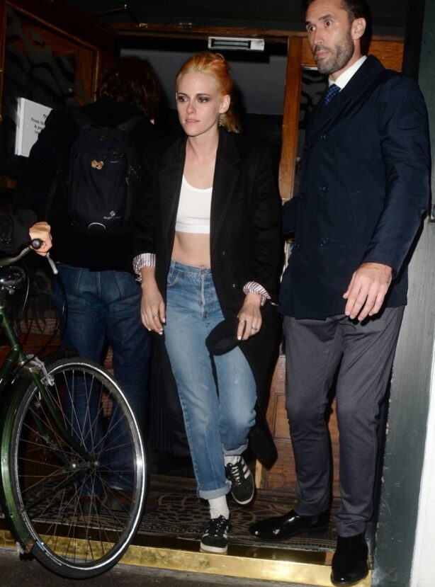 Kristen Stewart - Spotted on a night out at Groucho Nightclub in London's Soho